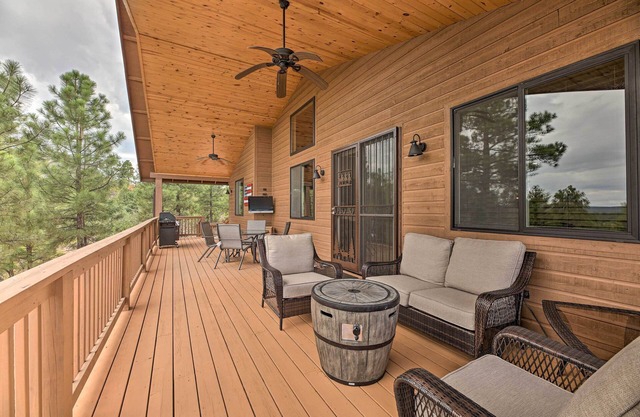 Deck & Views: Dog-Friendly Cabin in Show Low!