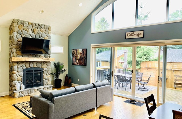 Dee & Lee Cottage in Grand Bend