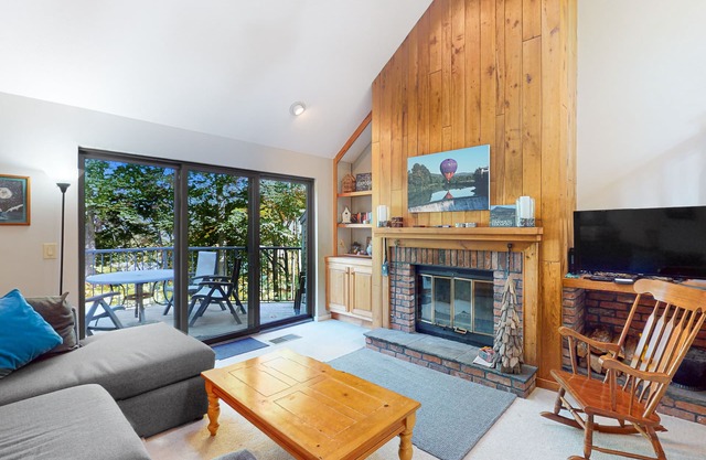 Deere Run townhouse with private sauna, jetted tub & AC - pool & tennis