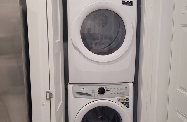 Delightful 2-bedroom apartment with AC in East End