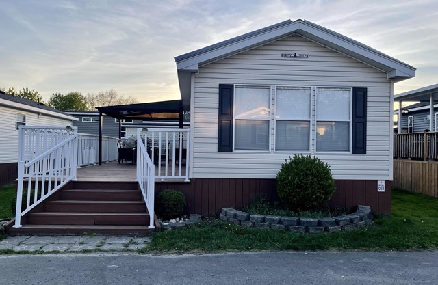 Delightful 3 bedroom cottage in Sherkson Shores beach Retreat!