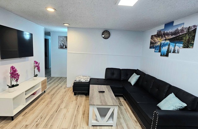 Delightful Apartment (Basement) with 2- bdrms near Downtown w/WiFi in Fairbanks