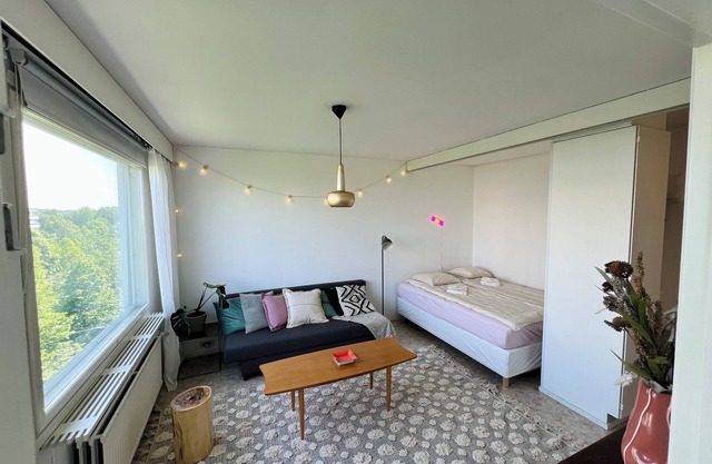 Delightful downtown studio on the top floor