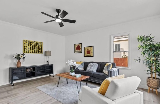 Delightful house with WiFi in vibrant West Los Angeles