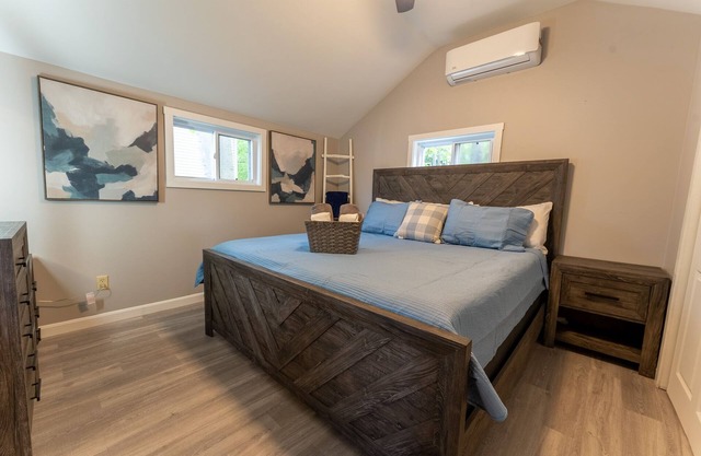 Delightful Lake View Cabin in Alton Bay Now featuring Lake Access, AC/TV/WiFi