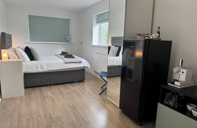 Delightful Self Contained Garden View Annex