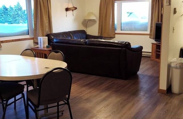 Deluxe 3 Bedroom Condo Ground Level 2 Bathroom