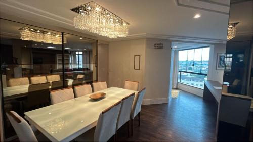 Deluxe apartment com 4 suítes no coração da grande Florianópolis