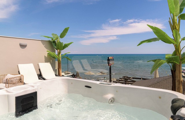 Deluxe Apartment with Sea View