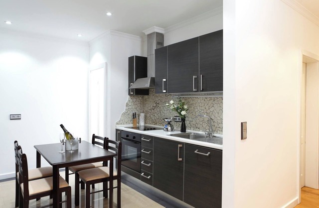 Deluxe-Executive Two-Bedroom Apartment 120m² with Private Entrance in Luxembourg