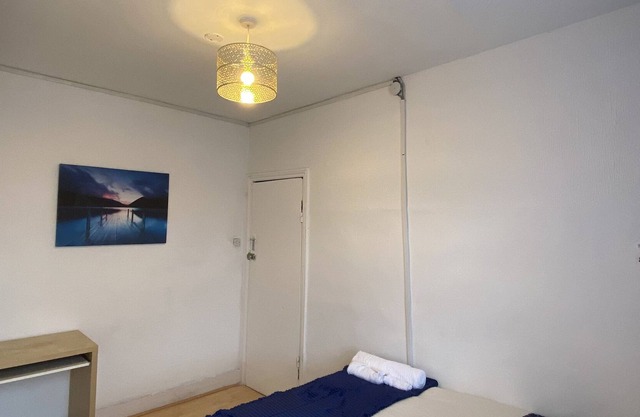 Deluxe Room by Tottenham Stadium