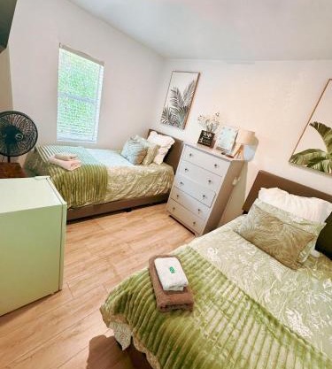 Deluxe Room in best location Miami in a 2 Bedrooms Unit - Parking, Laundry and Luggage Storage