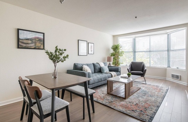 Deluxe South Beach 1BR w/Spa & Lounge, nr Baseball Park, by Blueground