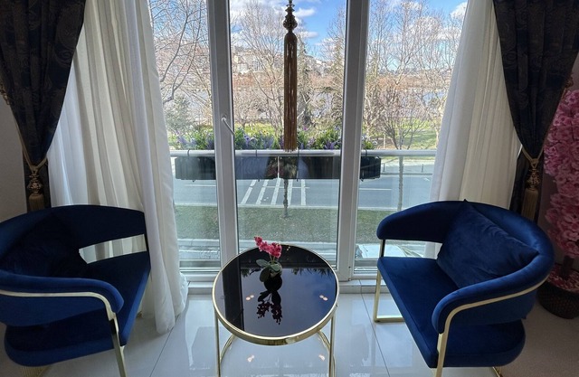 Deluxe Suite golden horn