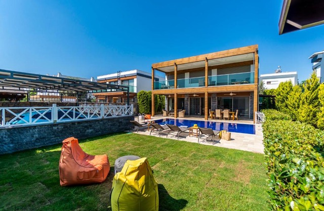 Deluxe Villa Emilie with Private Swimming Pool