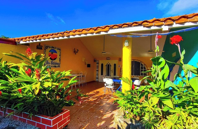 Deluxe villa for 25 people, 3 bedrooms, 2 bathrooms, living room and terrace.