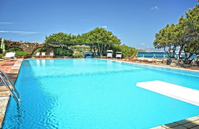 Deluxe Villa In Front Of The Sea With Private Pool and Jacuzzi
