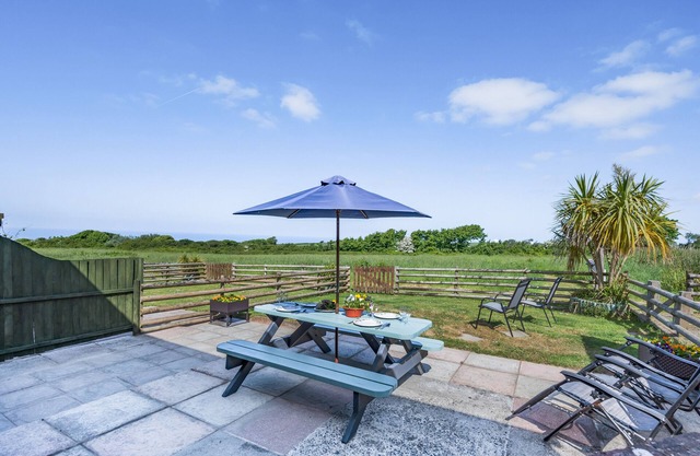 Demelza Cottage - Three Bedroom House, Sleeps 6