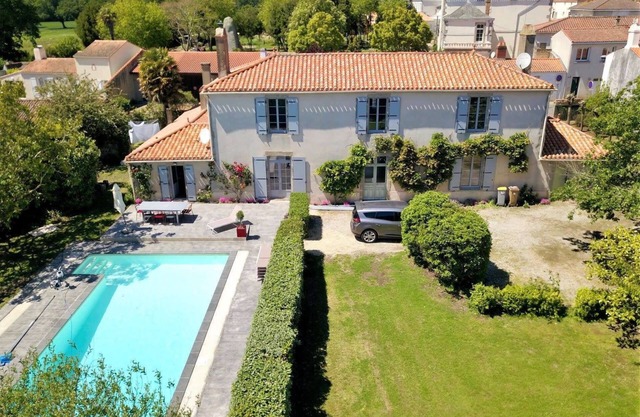 Demeure Clémenceau - very nice house with pool, in a parc, 10 sleeps