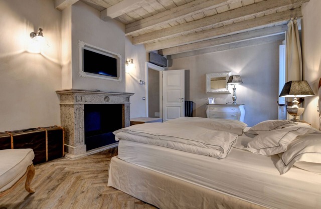DesenzanoLoft : La Vite Luxury Appartment 1 CIN IT017067C2HOLOZDF9