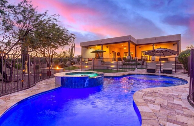 Desert Foothils Rustic Resort Oasis w/Pool & Spa