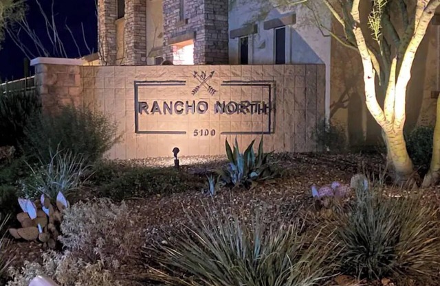 Desert Oasis- 2 BR & 2 Bath Condo in Charming Resort Style Community!