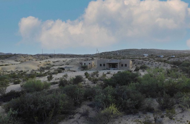 Desert Sky Hideaway: Modern Home near the Terlingua Ghost Town. 3 bedrooms. 2 ba