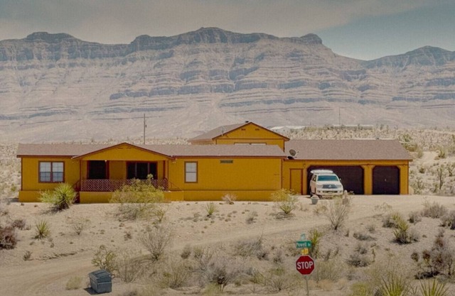 Desert View Retreat - Sleeps 22, Game Garage, Near Skywalk & Lake Mead