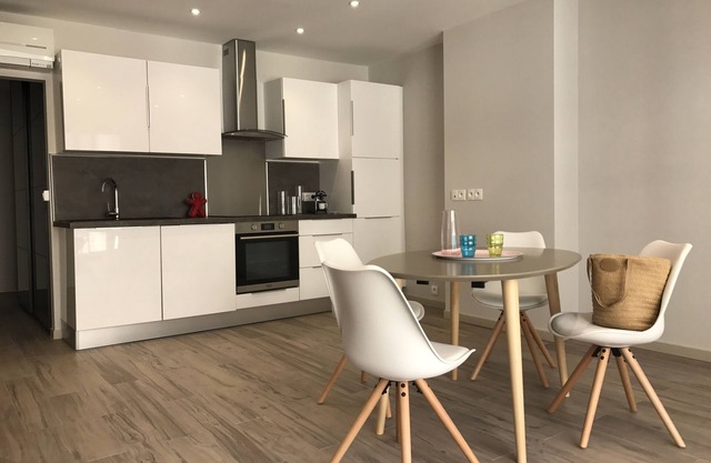 Design, bright, splendid 3p in the heart of Antibes 5 min walk from the beach