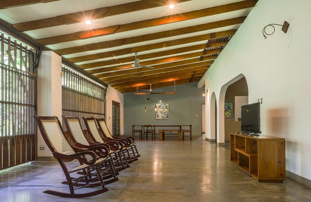 Design house in quiet and safe residential area!
