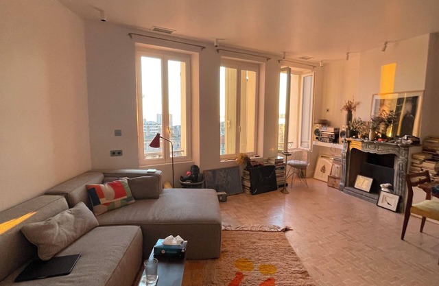 Design triplex with sea view, terrace, 2 bedrooms, near Notre-Dame de la Garde
