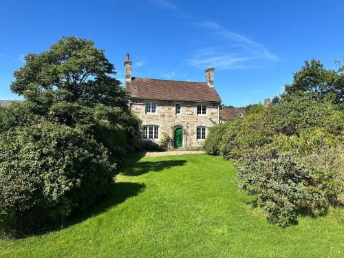 Detach Sandstone Cottage, Sleeps 6, 2 x King Size, 2 x Singles