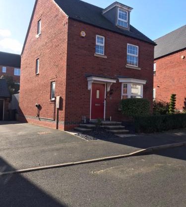 Detached 4-Bed 2 Ensuites with Driveway Castle Donington Near EMA