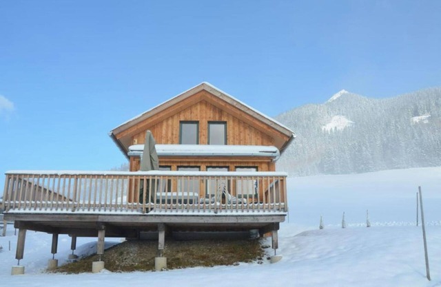 Detached chalet with sauna next to ski slopes