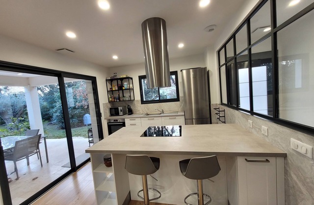 Detached house with swimming pool, Uzès nearby,