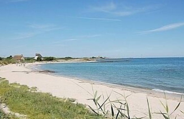Detached House with secure walled garden in the centre of beatiful Barfleur