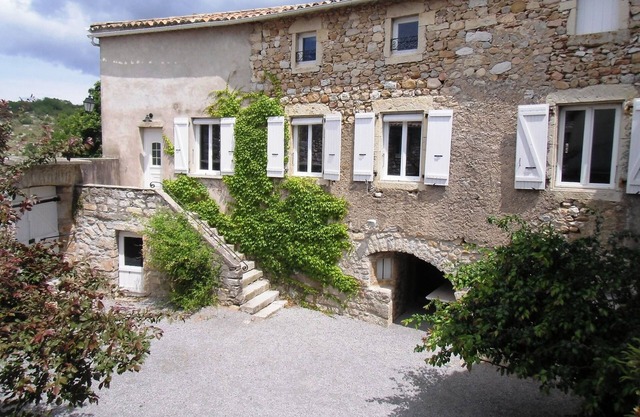 Detached stone house for 8/10 people near the river Chassezac