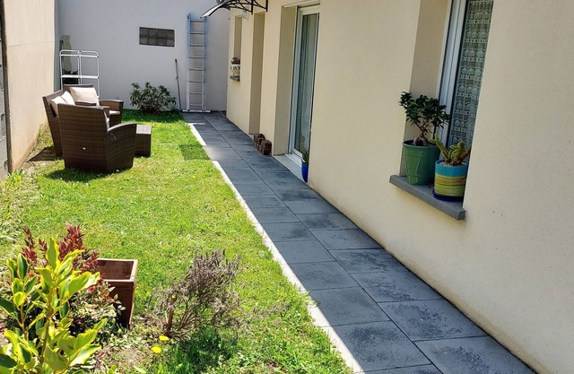 Detached single-storey house 50 m2 with small enclosed garden.