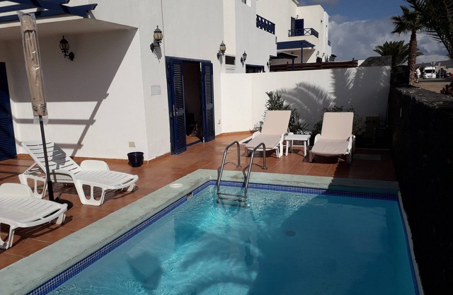 Detached villa with pool in sought after location close to Marina Rubicon!