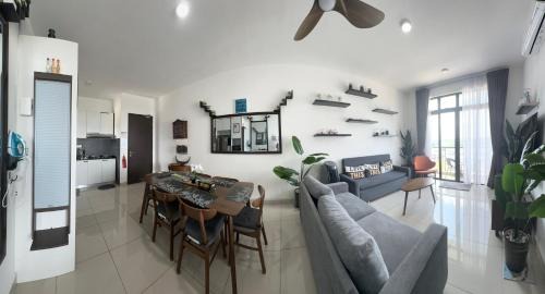 Dhancell Executive Homestay 8 Pax NETFLIX WIFI AT DESARU