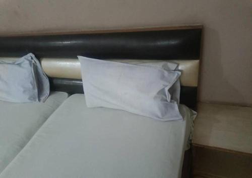 Dhanush Guest House