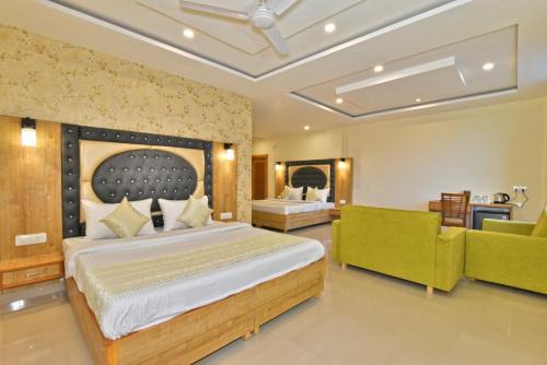 Dharamshala Luxury Hotel Pine View- Free Parking-cricket stadium 5 km-Mountain View-Felling like you are stay in 5 Star Hotel