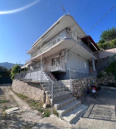 Dhoma Plazhi Husi