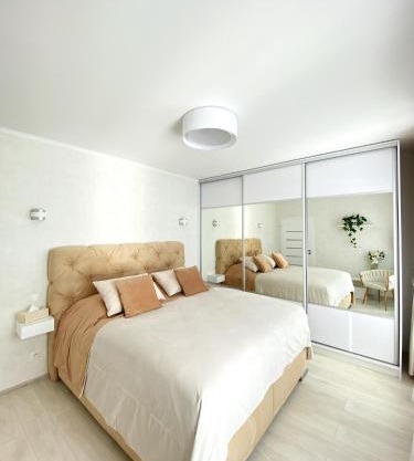 Die Eleganz - Exclusive Apartment near the City Center with Free Private Parking