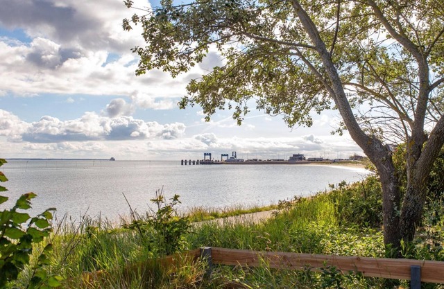 Die Wohnung Martha Wurde 2020 Komplett Renoviert und neu Eingerichtet . Sie Haben Einen Wunderschönen Blick in den Gepflegten Garten und auf das Wattenmeer