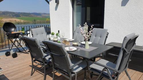 diemelblick acht - Ferienhaus für 6 Personen mit Sauna, Garten und Dachterrasse mit Panoramablick