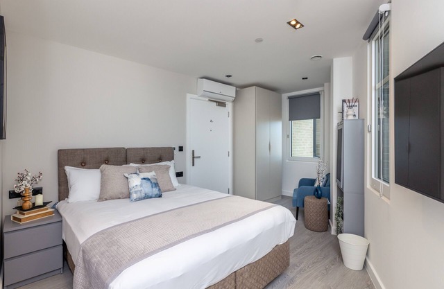 Diff-Rent Living