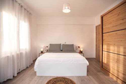 Dimitris House