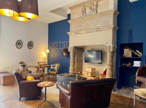 Dinan « La vie de château » manoir XIe parc étang