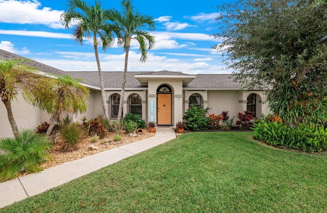Direct Gulf Access Newly Renovated Waterfront Pool Home Retreat
